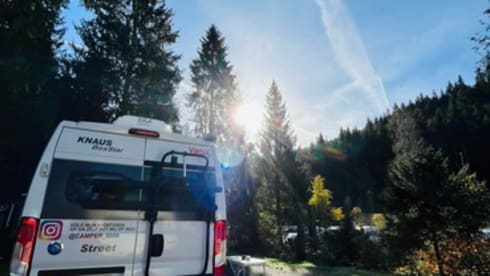 Comfortable Knaus Boxstar Street 600 (2+1 bed)