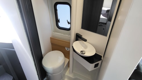 Adria Twin Sport 640 SLB wit – Chic camper van automatic with single beds, navigation system, etc.