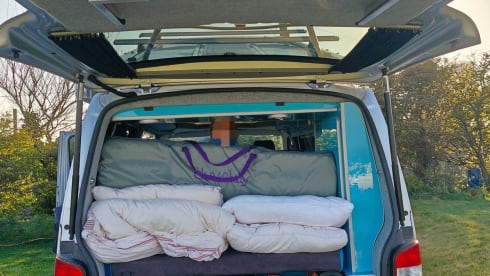 VW-Campingbus mit 4 Schlafplätzen aus dem Jahr 2013