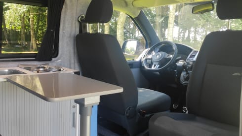 Sturdy Volkswagen T5 bus camper for 2-4 people
