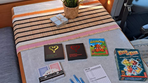 Cozy, fully equipped 4-person semi-integrated camper.