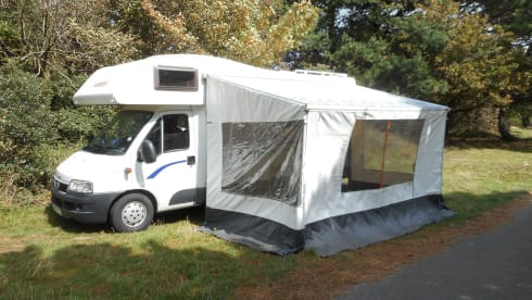 EASY 3 MOTORHOME HIRE JUST TURN UP AND GO