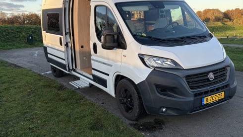 AmorA Campervan 6.0 meters for 2 persons with length beds