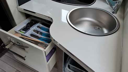 New Integral Camper / Automatic / 160 HP