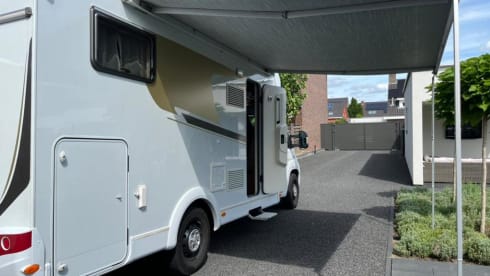 M&M – 5p Carado semi-integrated uit 2016