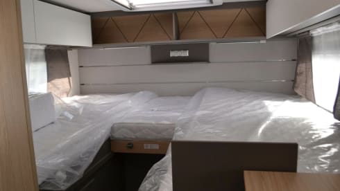 15 LMC H664 – Lmc Tourer Lift (2024) 2-4 persons automatic
