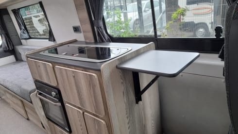 MW21 – 2 Berth Campervan/Motorhome - Fully equipped for your next Adventure