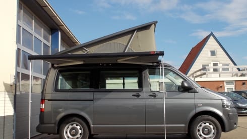 VW T5 California, 4 person sleeping places, 4 seats