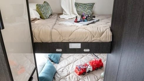 Bavarian Camper 3 – Mega-Raumwunder mit bis zu 8 Betten und großer Heckgarage