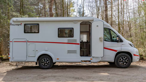 Almost new compact Sunlight (Hymer) type V66 with complete inventory