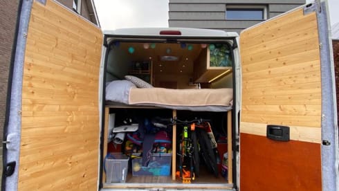 Surf Camper – Off Grid Camperbus Fiat Ducato L2H2 (for hot and cold days)