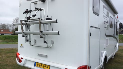 Kap – 4 person Hymer integrated with length beds!