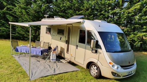 Bernie G – Luxurious and spacious high quality German built integrated motorhome