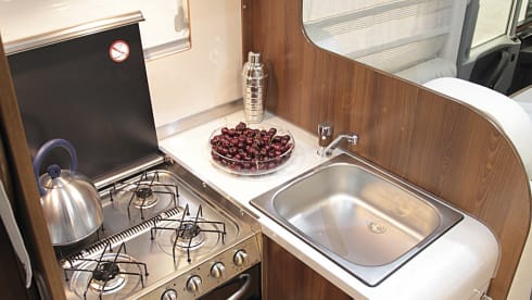 Fully equipped motorhome for a carefree holiday, even in winter!