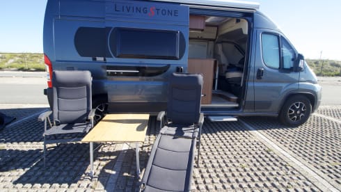 Skippy – Beautiful, sturdy luxury full bus camper.