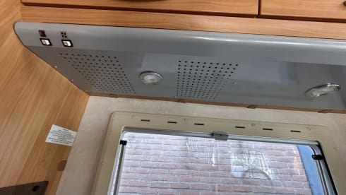 Vrijheid – Adria Mobil alcove - zeer ruim 