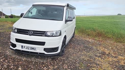 Lizzy the camperess  – 4 berth Volkswagen campervan from 2012