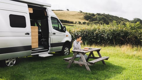 Miss Daisy (Dog Friendly) Discount available on bookings two weeks or more.  – 4 berth Mercedes-Benz campervan (SALE ON)