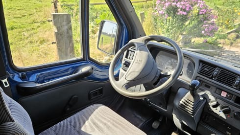 2p Peugeot bus from 1997