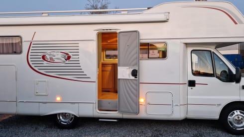 Campie – Complete LMC Liberty with 4 seats and 6 sleeping places