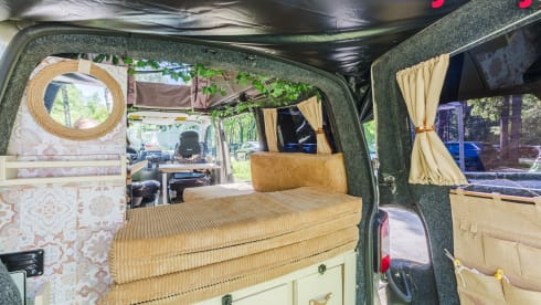 Alice The Van – Künstlerischer Dschungelcamper