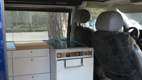 Bussie – 4p Volkswagen campervan uit 2005