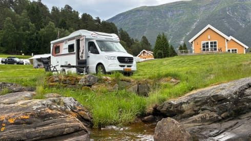 Mooi Mercedes Benz 4 p, van 2025 – Mercedes-Benz semi-intégrée à 4 places à partir de 2025