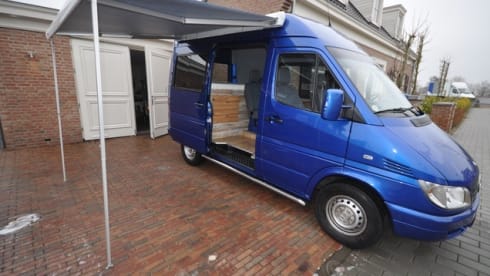 Type 6 – Nice hip bus camper with fixed bed