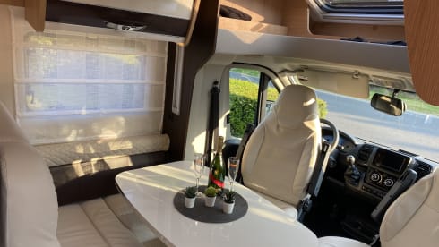Queen McLouis – 5p McLouis semi-integrated uit 2023