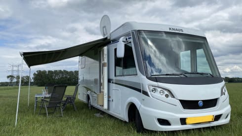 Knaus – Luxury KNAUSS, self-sufficient, length beds, 2x air conditioning, solar, XXL garage. 