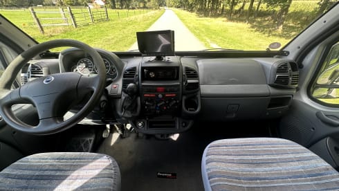 Zwervertje – 2p Adria Mobil bus from 2005