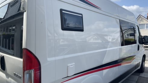 Yasmin (le Boxer!) – 3 berth 2020 Peugeot Boxer (with 2024 professional conversion)