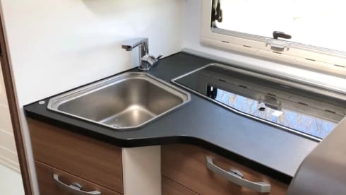 5p Adria Mobil semi-integrated uit 2019 163 PK