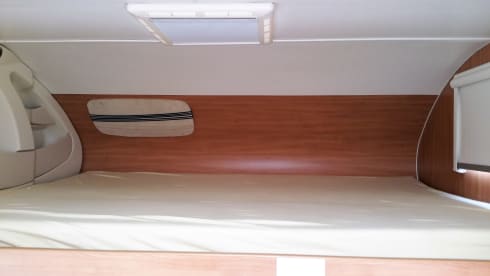 Nice, complete family camper with large seating area