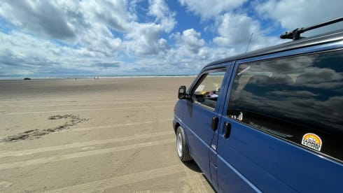 Mr Blue Sky  –  Volkswagen Campervan von 1997
