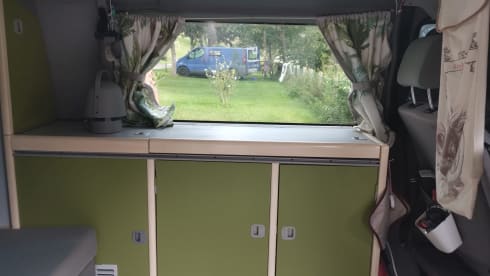 Eddie – 2p Volkswagen bus from 2000