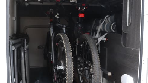 Roadhouse camper naam roadsurfer – 4p Roller Team semi-integrated from 2021
