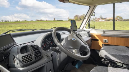 Camper Homer – Spacious integral camper with lots of comfort!