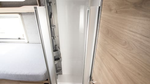Just GO – Dethleffs Just GO 4-seater semi-integrated camper