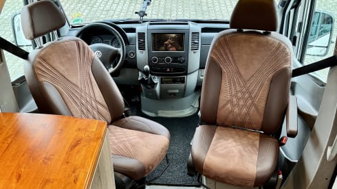 Joy Ride – 2p Volkswagen Crafter from 2010