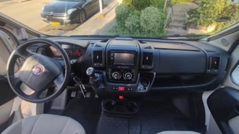 2p Hymer cl 588 semi-integrated from 2014