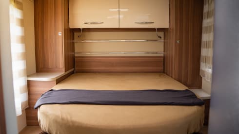 Luxe  4p camper – 4p Ford semi-integrated uit 2015