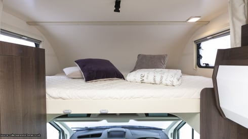 Ideal family motorhome Zefiro 675 1-6 berth (Edinburgh)