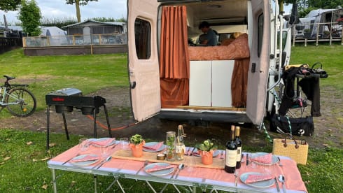 Sallie – 2p Peugeot bus uit 2016