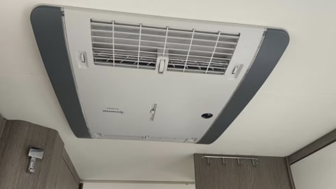 ⭐️⭐️⭐️ 2 person semi-integrated camper queen bed ⭐️⭐️⭐️ 