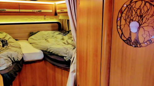 Very comfortable 3 p offgrid camper Eura Mobil
