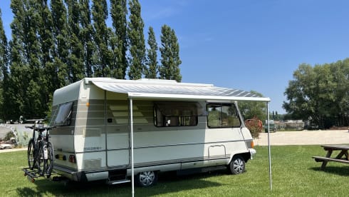 Lucky 88 – Panaromic view, spatious Hymer fully equiped