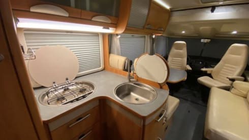 Hymer B654 – Hymer integrated 4p luxury model