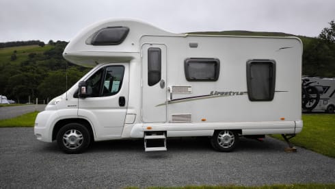 Snufkin – Swift Lifestyle 590R 4 berth