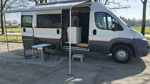 2p Peugeot bus uit 2008